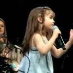 5χρονο αγγελούδι «κατακτά» το διαδίκτυο με την φωνή της