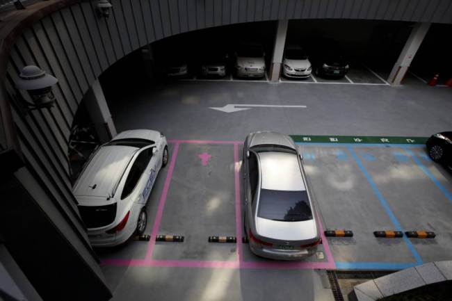 terastia parkingk gia ginekes odigous 1