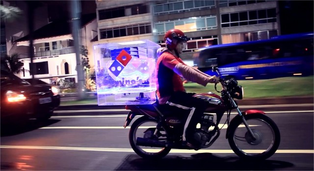neo kouti gia paradosi pitsas tis dominos