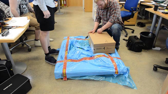 xekardistiko paketarisma tis dhl courier