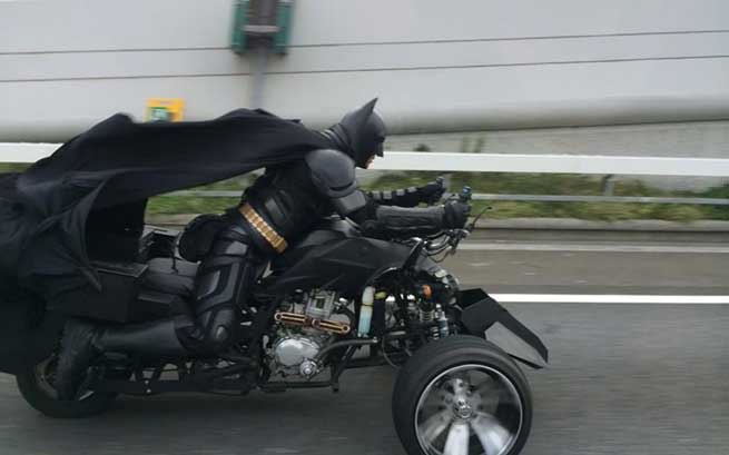 entopistike batman me trikiklo stin iaponia