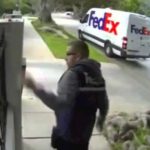 ipallili tis fedex pou den dinoun dekara