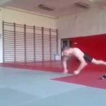 25 defterolepta apo ta pio trela pushups pou echete di