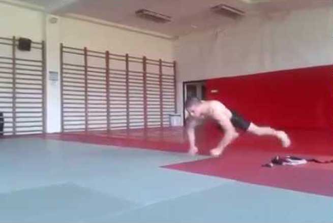 25 defterolepta apo ta pio trela pushups pou echete di