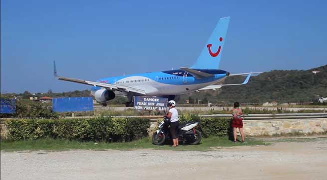 kaki idea na parkaris piso apo ena boeing 757 vinteo