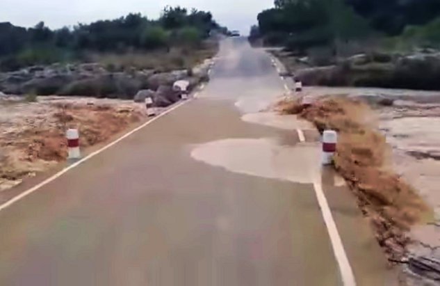 xafniki plimmira kalipti olokliro dromo stin ispania