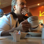 minima ekplixi se koupa tou kafe