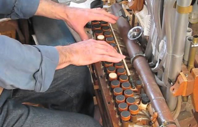 callioforte ena periergo aftoschedio mousiko organo