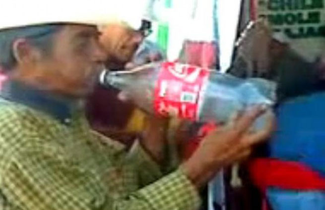 mexikaniki trompeta apo boukali coca cola