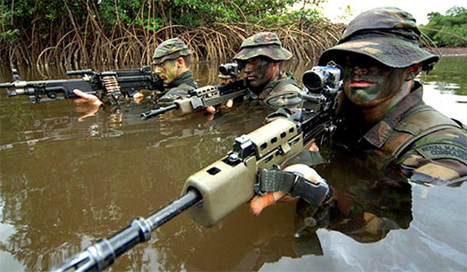 ti trone i royal marines ke antechoun ta panta