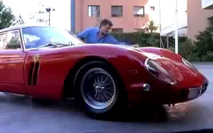 tou eklepsan tin ferrari kato ap ti miti tou