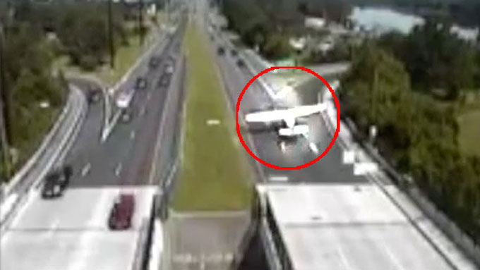aeroplano prosgionete se polisichnasto aftokinitodromo vinteo pou kovi tin anasa