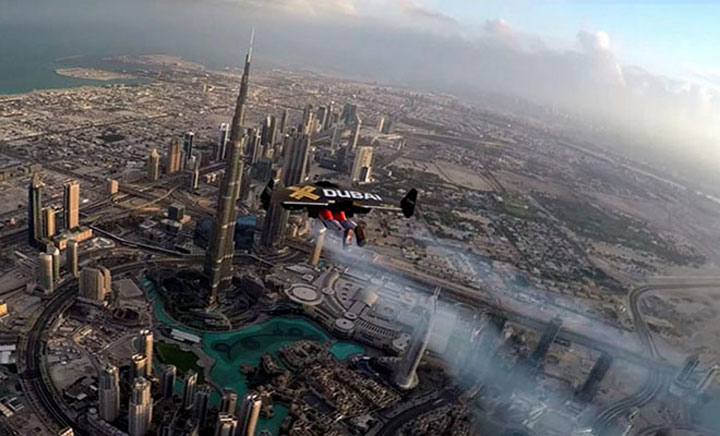 petontas me ena jetpack pano apo to dubai