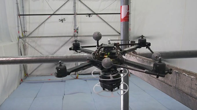 kataskevazontas mia gefira me schinia me drones